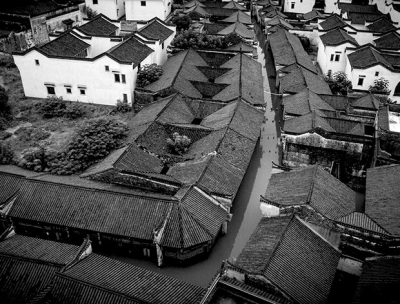 连日降雨，使已有1800多年历史的孔城老街被淹。图/合肥网