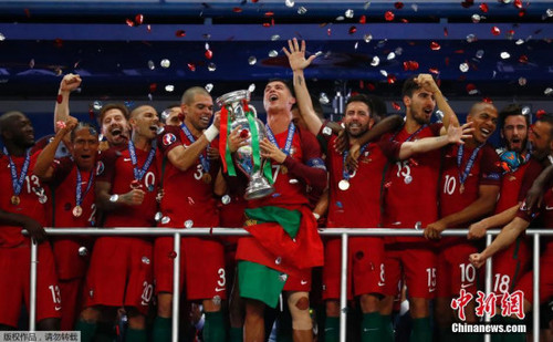 欧洲杯：C罗伤退奇兵绝杀葡萄牙1-0法国首夺大赛冠军