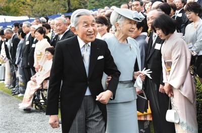 日本天皇退位传言成罗生门 引发对皇室继承制争论