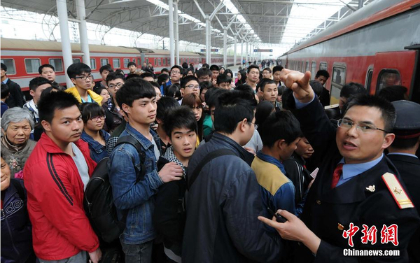 中国铁路迎清明小长假返程客流高峰3