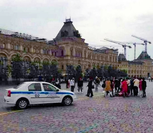 中国大妈莫斯科红场跳广场舞引来警察2