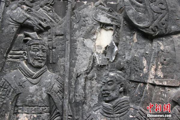 西安闹市文化墙被污损 “秦人”变“黑人”2