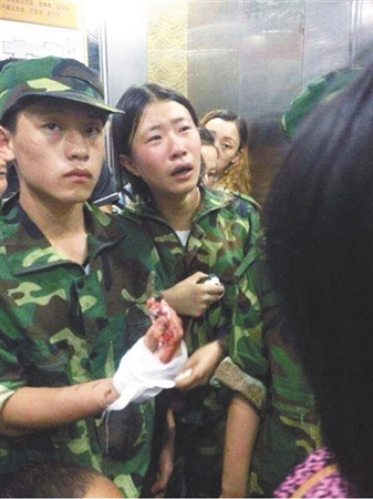 24日，湖南龙山县皇仓中学受伤的学生。
