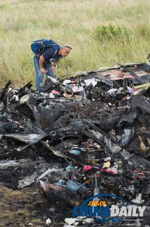 马航客机MH17坠机地点 (新华社记者戴天放摄)