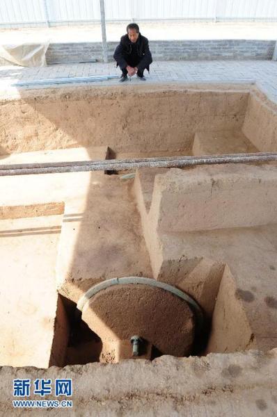 这是考古人员在宝鸡市岐山县贺家村附近发现的车马坑（10月14日摄）。