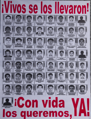 墨西哥毒贩联手市长杀死43名失踪大学生-焚尸15小时2