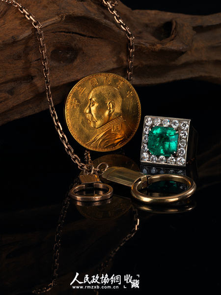 孟小冬故物———这枚重达17克拉的祖母绿戒指，以115万元人民币成交。_副本