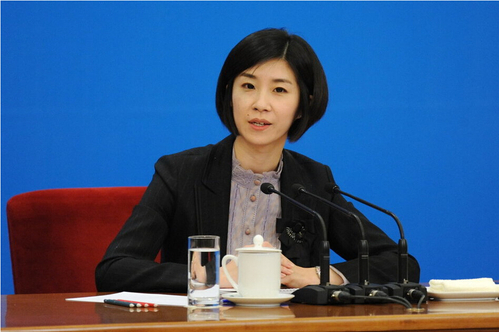 2012年03月14日，北京，第十一届全国人民代表大会第五次会议在人民大会堂三楼金色大厅举行记者会，温总理回答记者提问。高级翻译张璐。