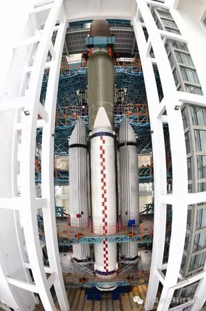中国首次公开新型长征5号火箭实物全貌(中国航天科技集团)
