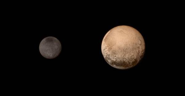 新视野号探测器拍摄的冥王星和冥卫一卡戎