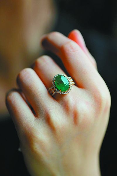 祖母绿钻石18K金戒指（嘉德在线祖母绿宝石拍品）