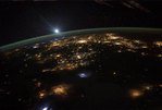 NASA宇航员在国际空间站拍摄日出 地球迎接曙光