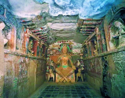 建于五胡十六国晚期北凉时期的第275号窟，是莫高窟现存时代最早的洞窟之一。