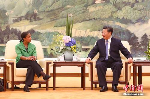 8月28日，中国国家主席习近平在人民大会堂会见美国总统国家安全事务助理赖斯。 中新社发 盛佳鹏 摄