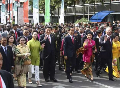 图为：2015年4月24日，在印度尼西亚参加亚非领导人会议的各国领导人来到万隆，纪念万隆会议召开60周年。