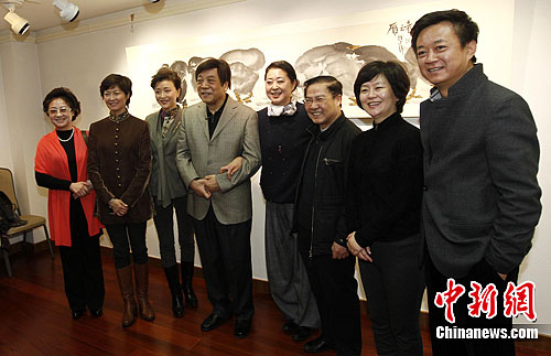 　　2012年，倪萍在北京荣宝斋大厦举办个人画展发布会，赵忠祥、杨澜、敬一丹、朱军等央视“名嘴”纷纷到场祝贺。中新社记者 杜洋 摄