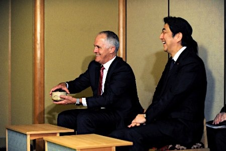 澳总理（左）与安倍。
