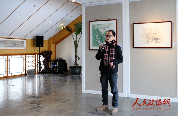 “学院风骨——中国画四人作品展”参展艺术家欧阳波在开幕式上发言