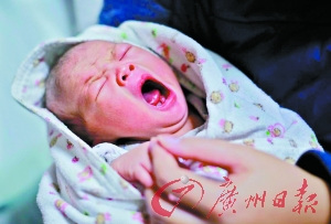 二孩宝宝元旦出生晚于预产期7天躲过罚款