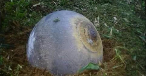 越南天空传出巨响两个球状物体落地军方介入调查