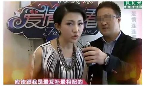 上海地铁凤爪女被曝是小提琴老师 曾吃凤爪被拍