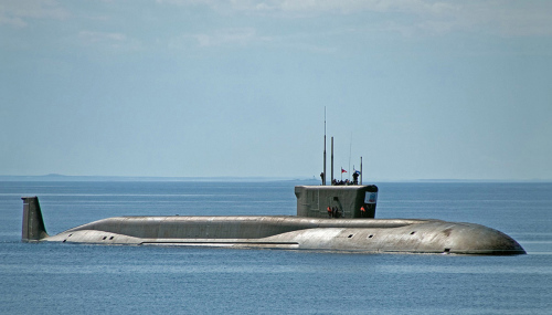 俄第二艘“北风之神”级核潜艇入列太平洋舰队