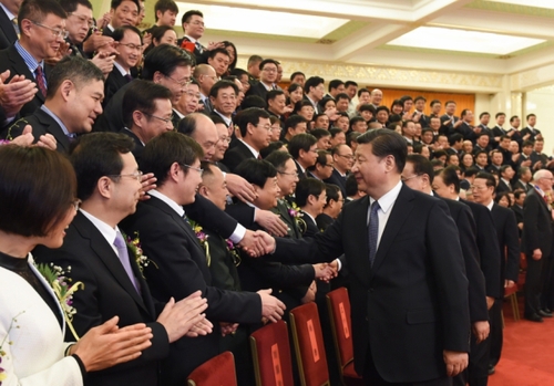 1月8日，2015年度国家科学技术奖励大会在北京人民大会堂隆重举行。会前，习近平、李克强、刘云山、张高丽等党和国家领导人会见获奖代表。