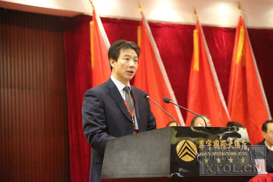 湘潭市政协副主席谭岳作政协湘潭市第十一届委员会常务委员会关于十一届三次会议以来提案工作情况的报告。