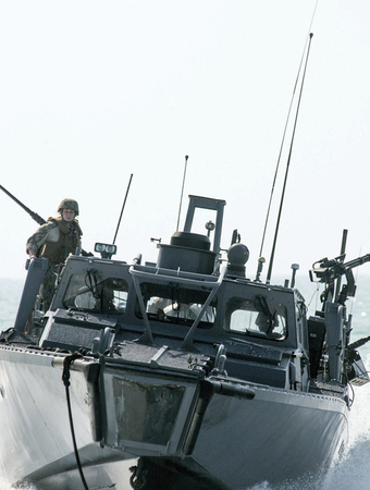 伊朗扣留两艘美国军舰5
