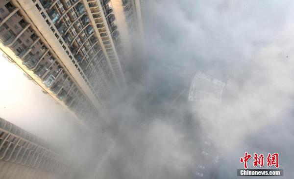 杭州降下浓雾 雾气描摹城区如蓬莱仙境3