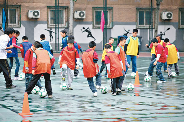 北京将足球纳入中考 从阿根廷荷兰聘教练