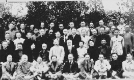 1945年10月1日至12日，民盟在重庆特园召开临时全国代表大会，即民盟第一次全国代表大会。