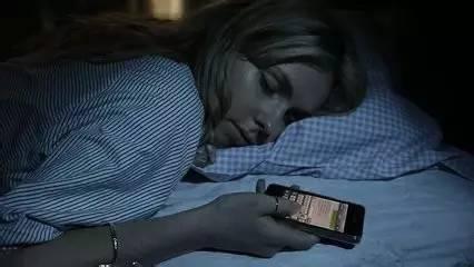 床上玩手机七大注意事项，不是吓唬你！