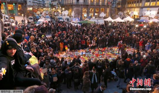 比利时连环恐袭：各国加强安保民众为遇难者默哀