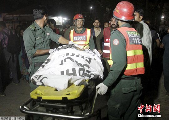 巴基斯坦公园爆炸案致逾60死300人伤塔利班称负责