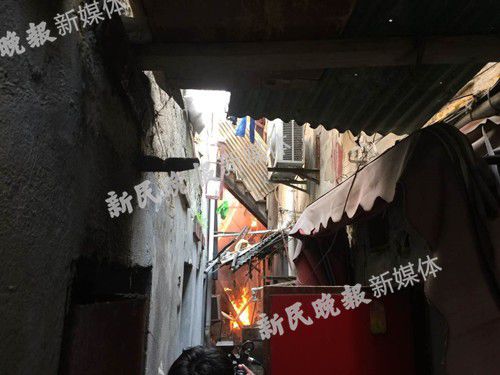 上海热河路一民宅起火 附近幼儿园紧急疏散