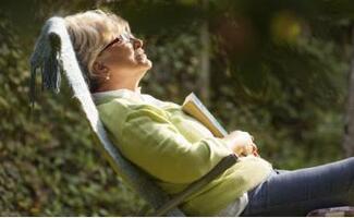 夏季每天小睡莫超半小时 老人夏季午休建议