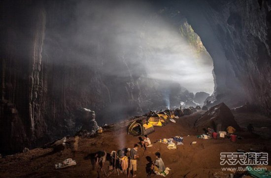 探秘越南最大洞穴 通往地心的通道？(图)