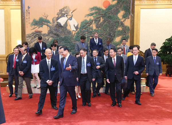 国务院总理李克强31日下午在人民大会堂会见来华出席亚洲新闻联盟年会的各国媒体负责人。