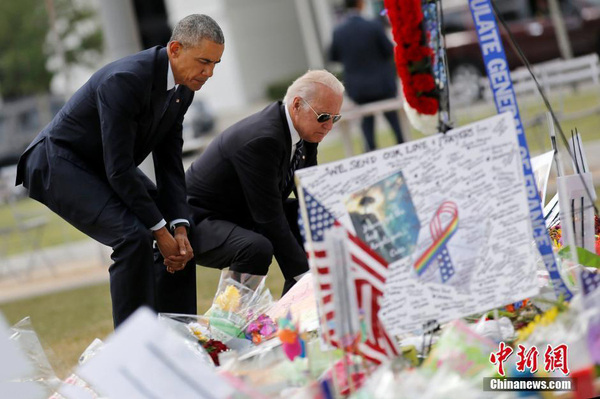 奥巴马和拜登抵达奥兰多 献花悼念枪击案遇难者