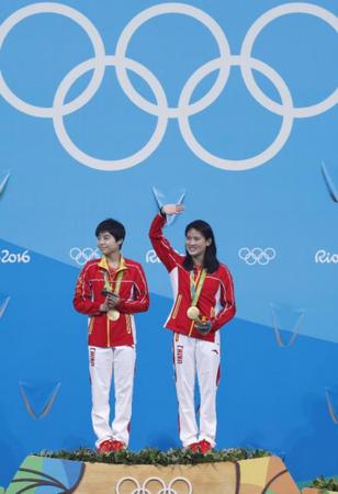 女双十米台五连冠 陈若琳爷爷：这块金牌比上两届都重 