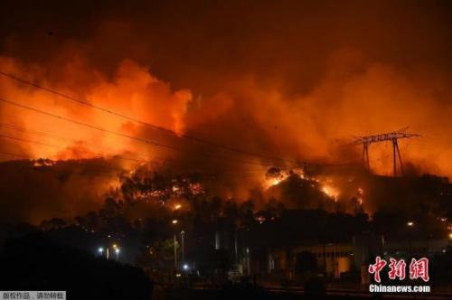 法国南部森林大火肆虐 局地遇近20年最严重灾情