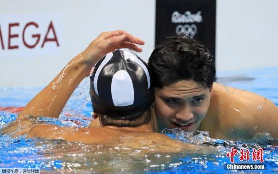 8月12日，在里约奥运会男子100米蝶泳决赛中，新加坡选手斯库林爆冷获得冠军，菲尔普斯并列第二，斯库林成为本届奥运会战胜菲尔普斯的第一人。
