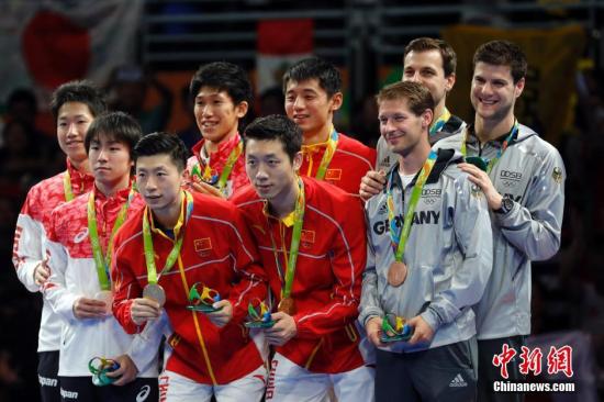 当地时间8月17日，2016里约奥运男子乒乓球团体赛决赛举行，中国队最终以总比分3：1的成绩战胜日本队获得冠军。<a target='_blank' href='http://www.chinanews.com/' >中新网</a>记者 盛佳鹏 摄
