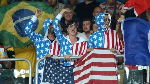 里约奥运会上的美国队的支持者们（美国之音电台网站）