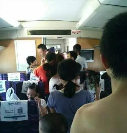 动车因塑料袋在桂林被逼停2小时 乘客如蒸桑拿