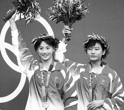 　　2004年雅典奥运会，劳丽诗（右）与李婷斩获女子10米双人跳台金牌，那年她才17岁，自称是运动生涯的巅峰