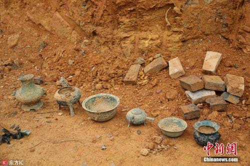江西一村民挖出6件青铜器 造于春秋战国时期