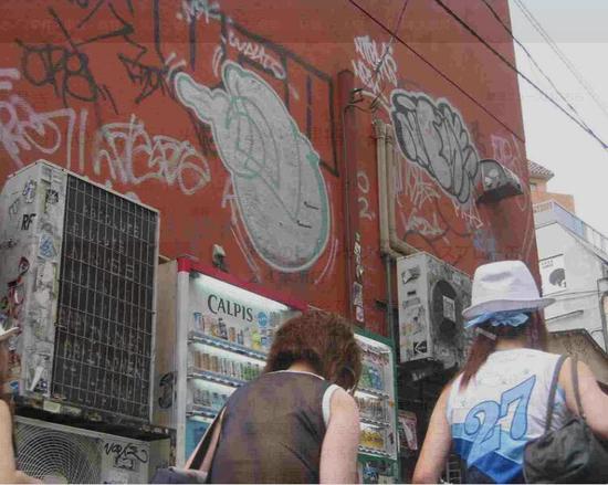 4名美国人在日本渋谷涂鸦被捕 解释称在美国是合法的