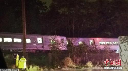 美国纽约长岛发生列车脱轨事故 人员伤亡情况不详